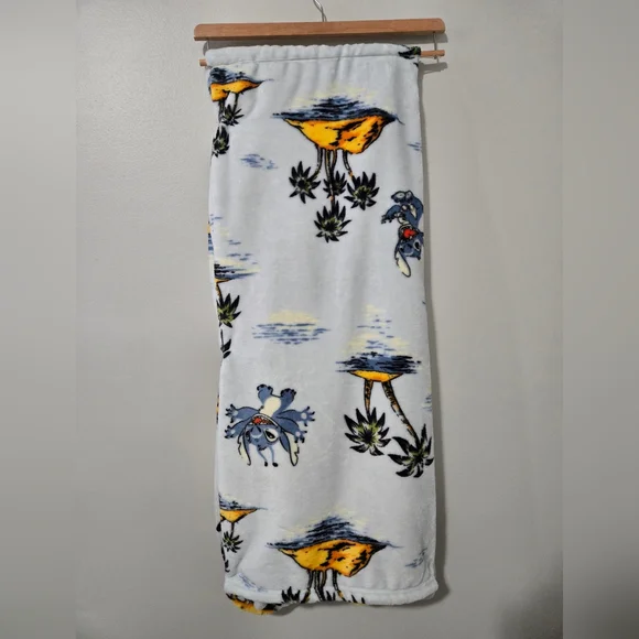 NWT Disney Stitch with Palm Tree Design Throw Blanket, Hawaii - Picture 5 of 6